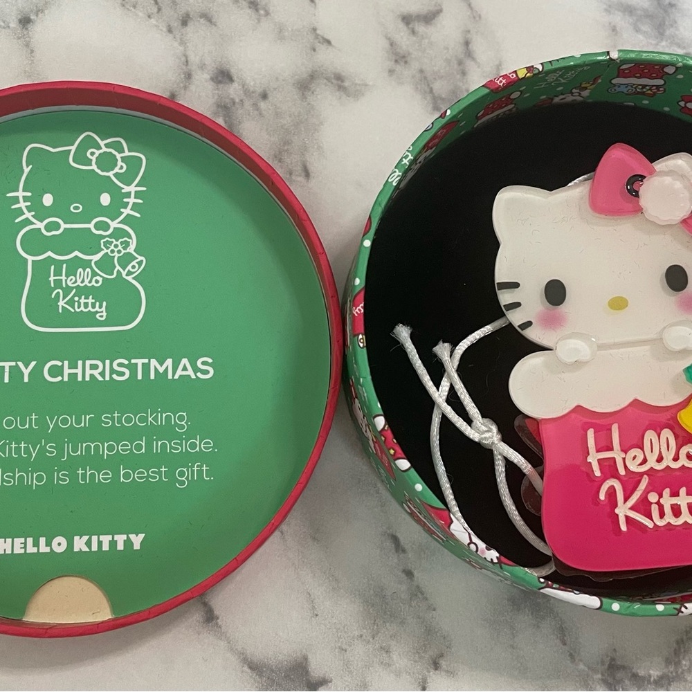 Erstwilder x Hello Kitty Festive Pink and White brooch/pin